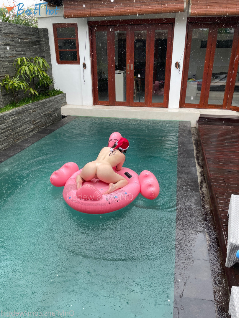 Photo by webgirl published on December 10,2024 18:16:53 - BestThots