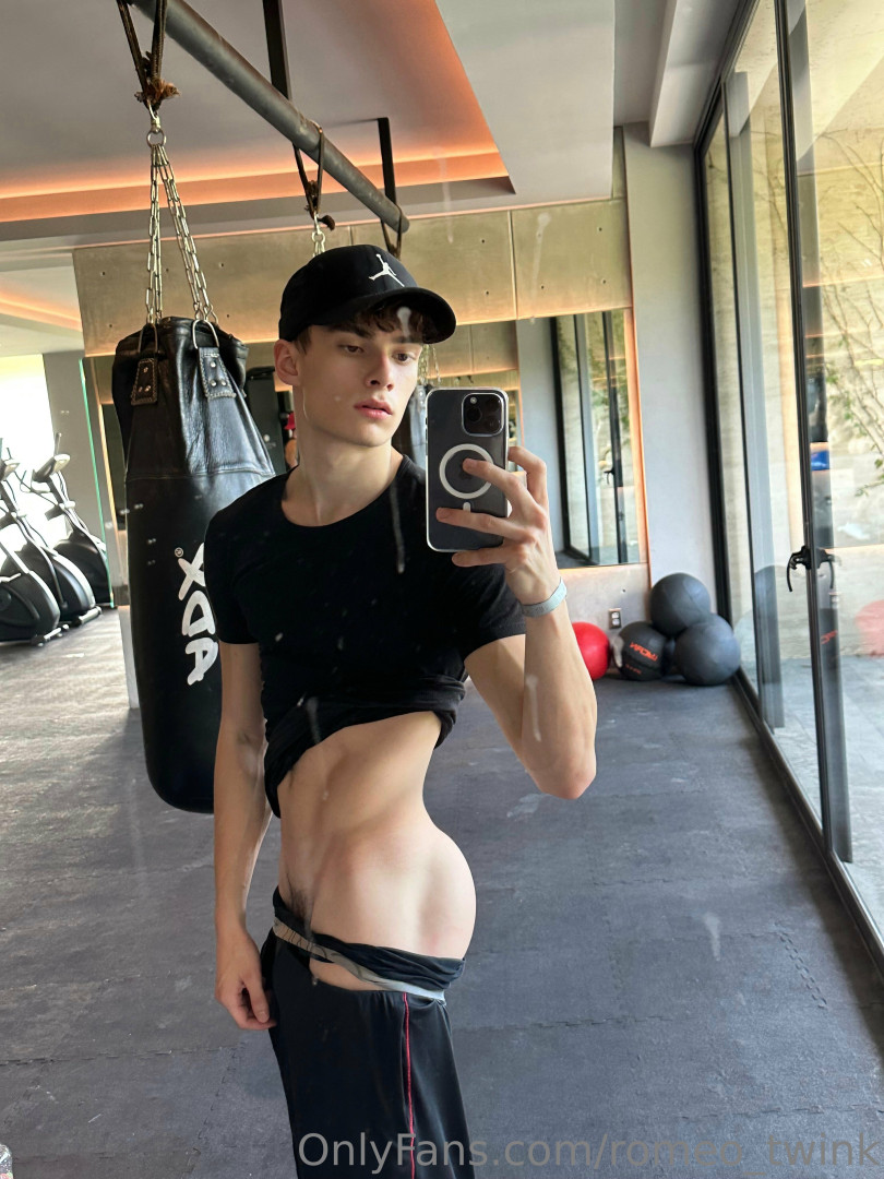 Photo by romeo_twink published on October 16,2023 15:15:48 - BestThots