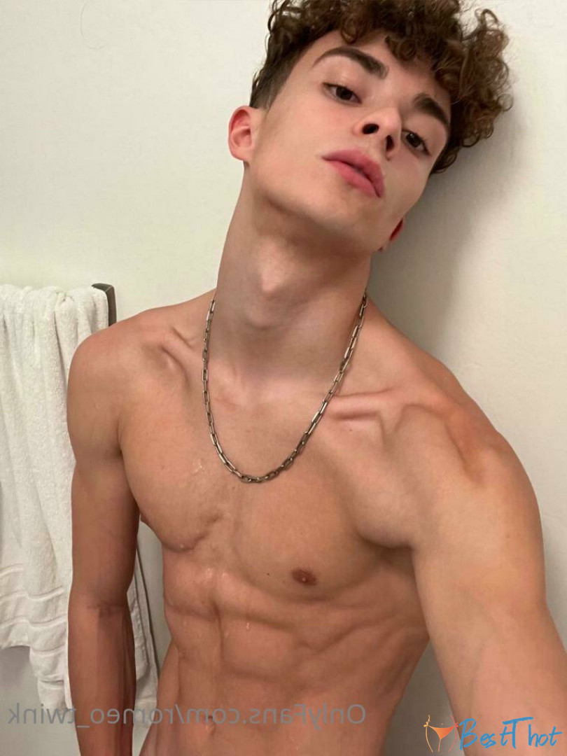 Photo by romeo_twink published on December 12,2024 10:09:24 - BestThots