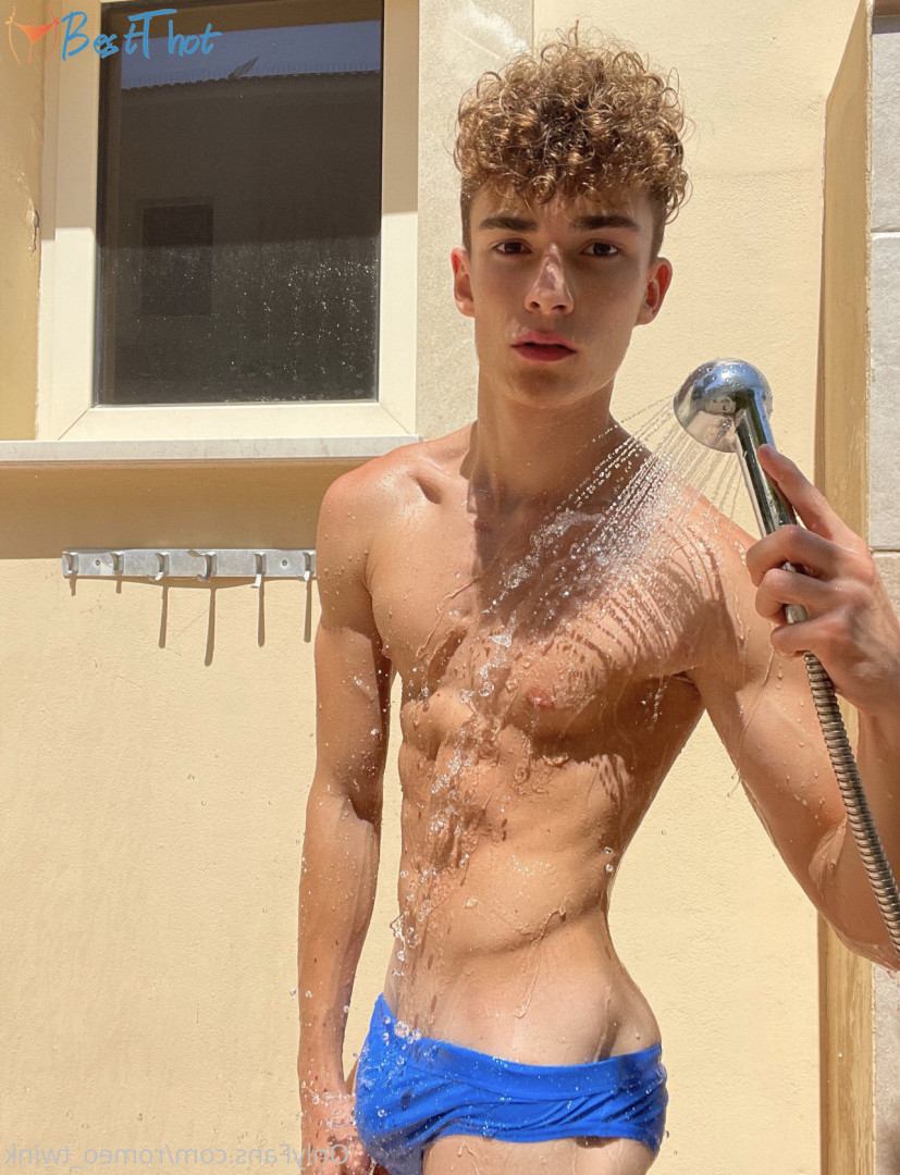 Photo by romeo_twink published on December 12,2024 10:09:26 - BestThots