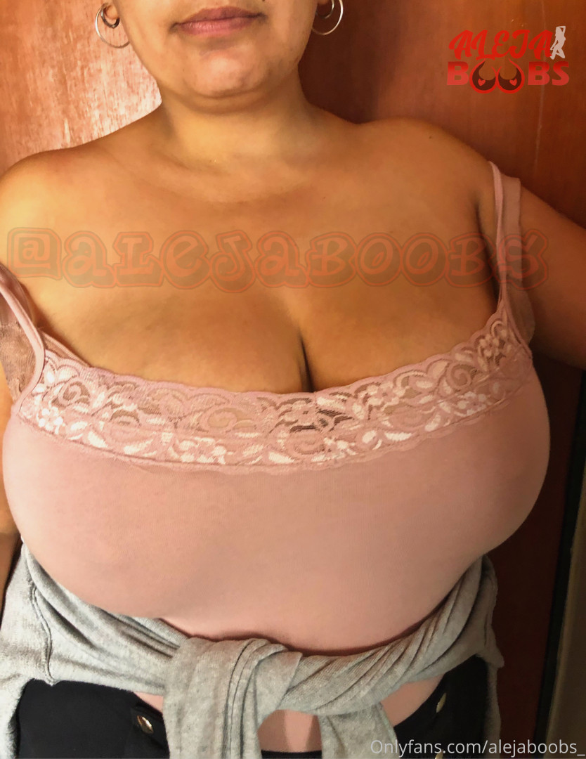 Photo by alejaboobs_ published on November 19,2023 21:03:41 - BestThots