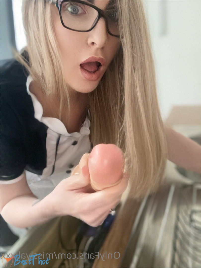 Photo by misslyallxxx published on December 14,2024 17:05:07 - BestThots