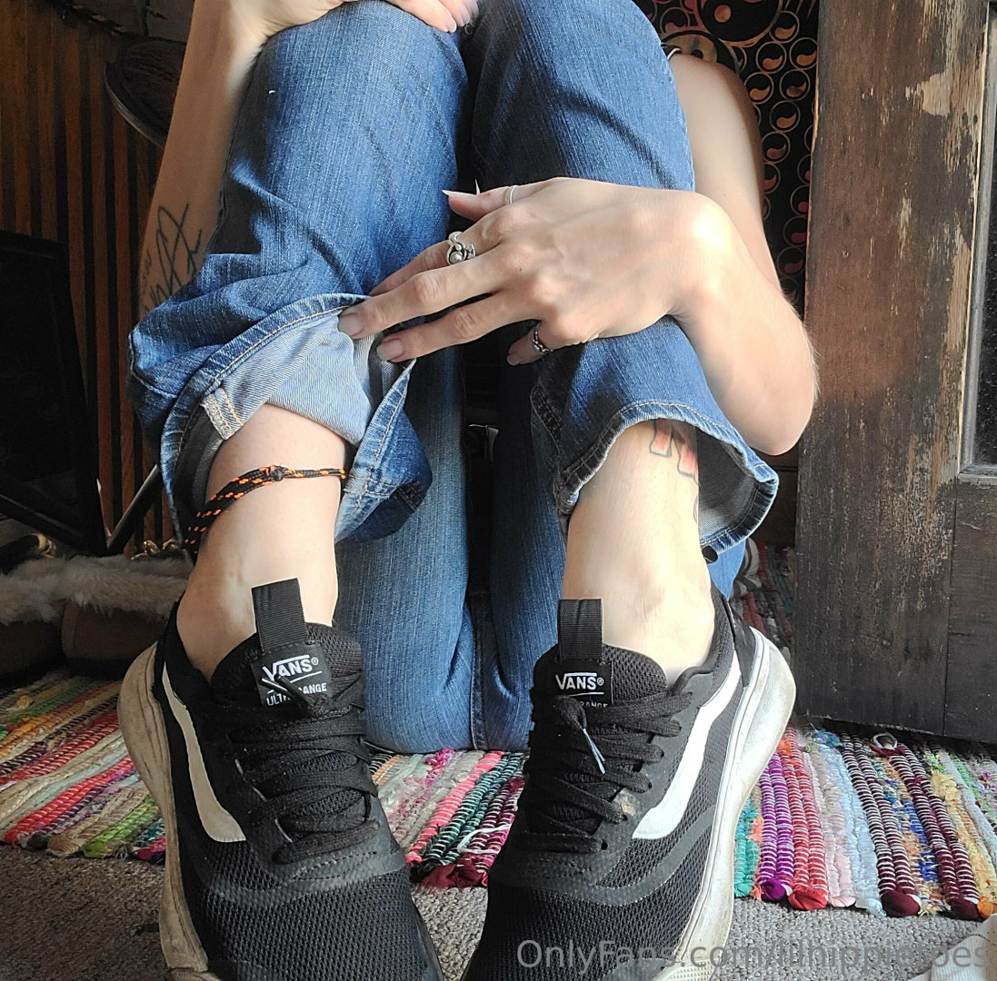 Photo by lilhippietoes published on October 24,2023 14:52:14 - BestThots