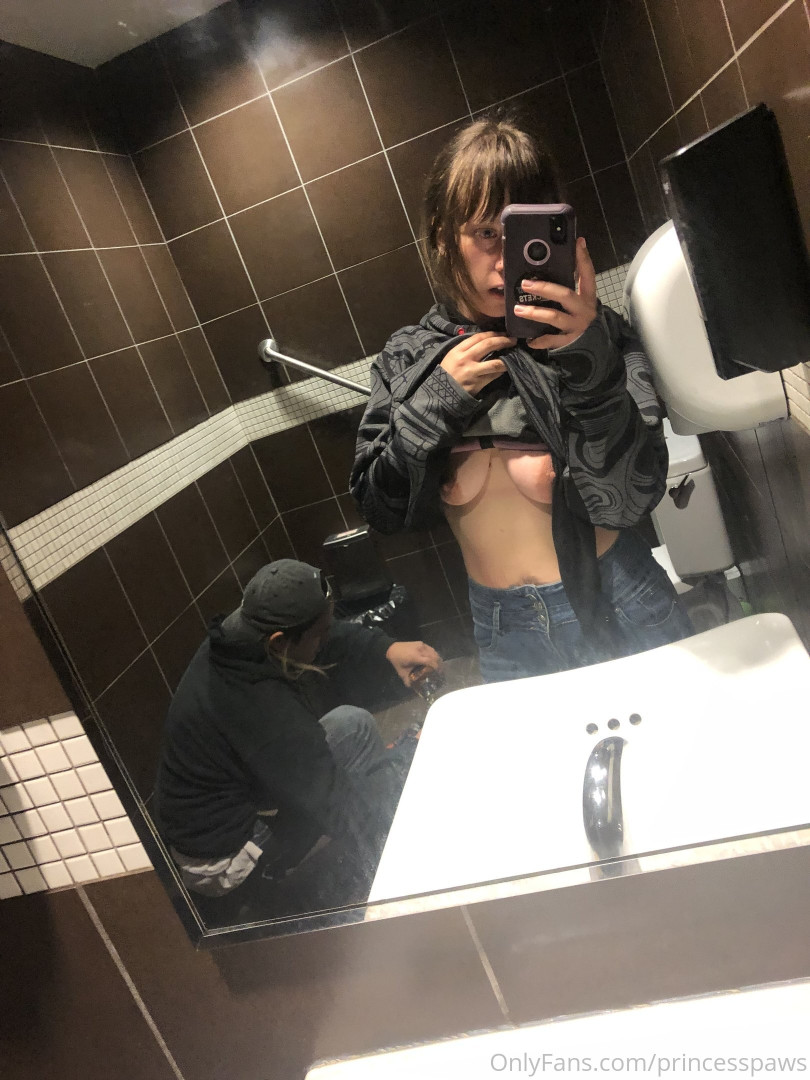 Photo by aphroditepaws published on November 24,2023 02:57:56 - BestThots