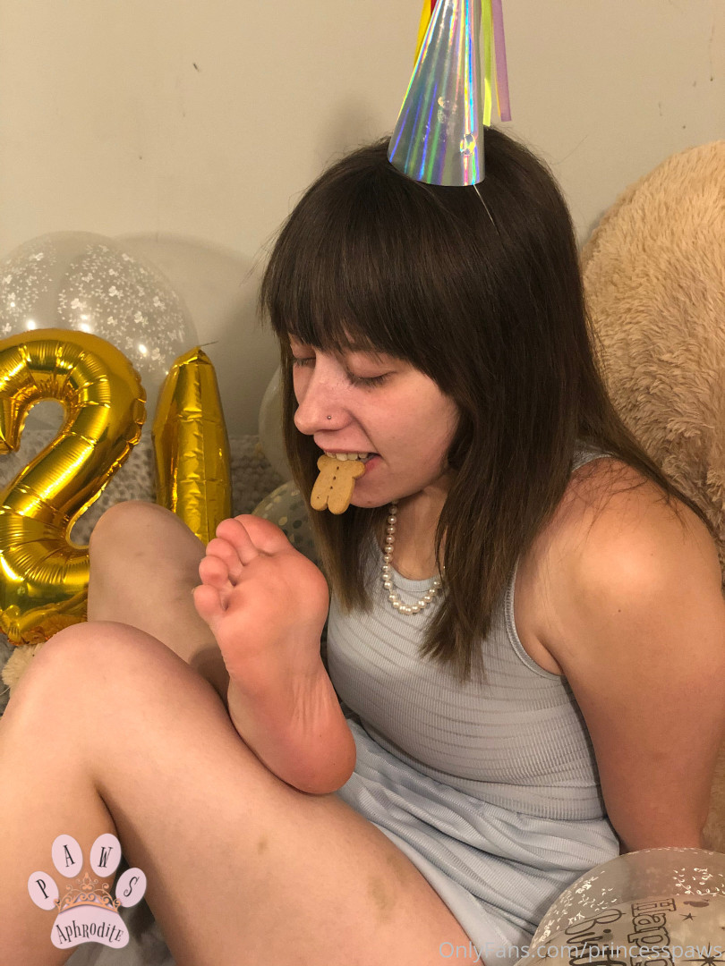 Photo by aphroditepaws published on November 24,2023 02:58:47 - BestThots