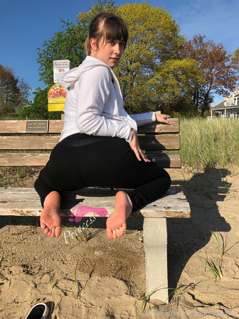 Photo by aphroditepaws published on November 24,2023 02:59:30 - BestThots