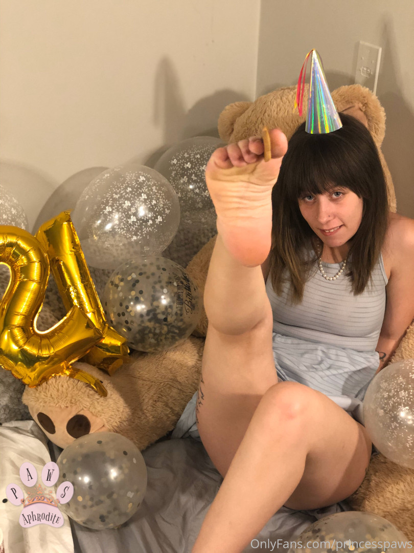 Photo by aphroditepaws published on November 24,2023 03:07:06 - BestThots