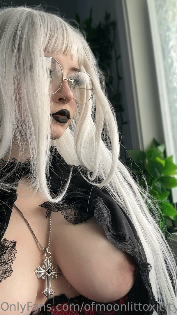 Photo by ofmoonlittoxicity published on May 19,2023 22:45:55 - BestThots