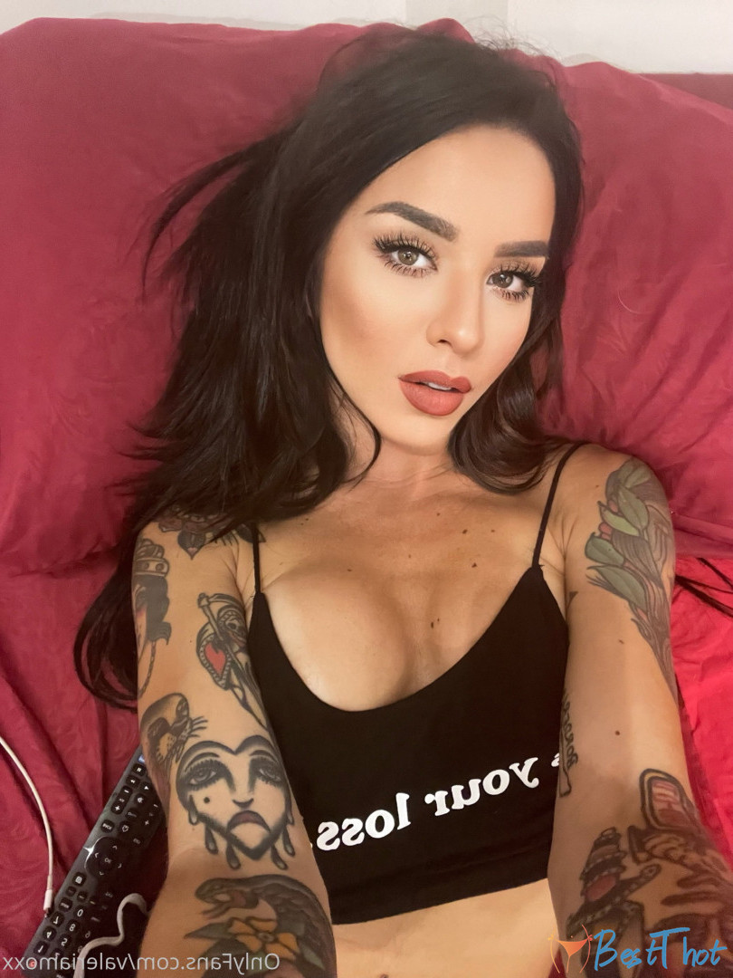 Photo by valeriamoxx published on December 19,2024 20:08:05 - BestThots