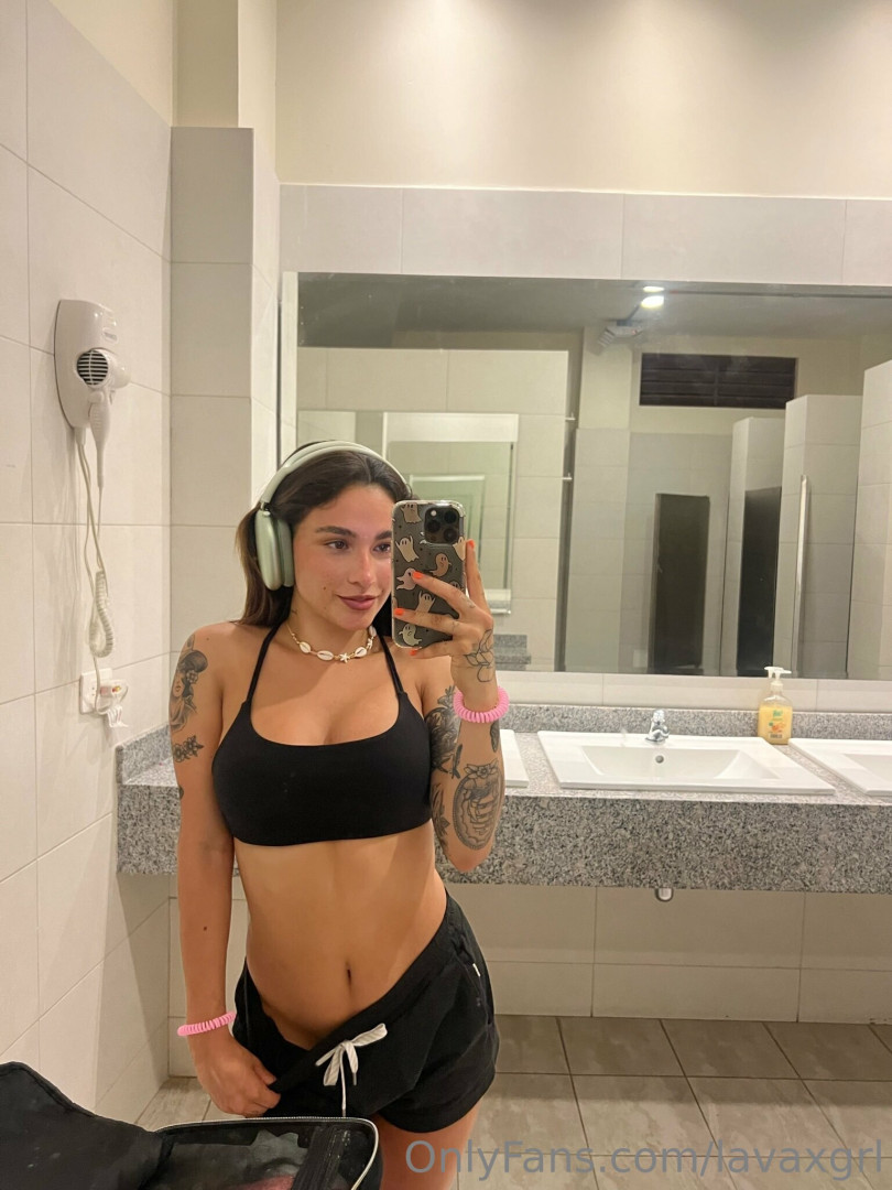 Photo by lavaxgrl published on October 24,2023 22:00:18 - BestThots