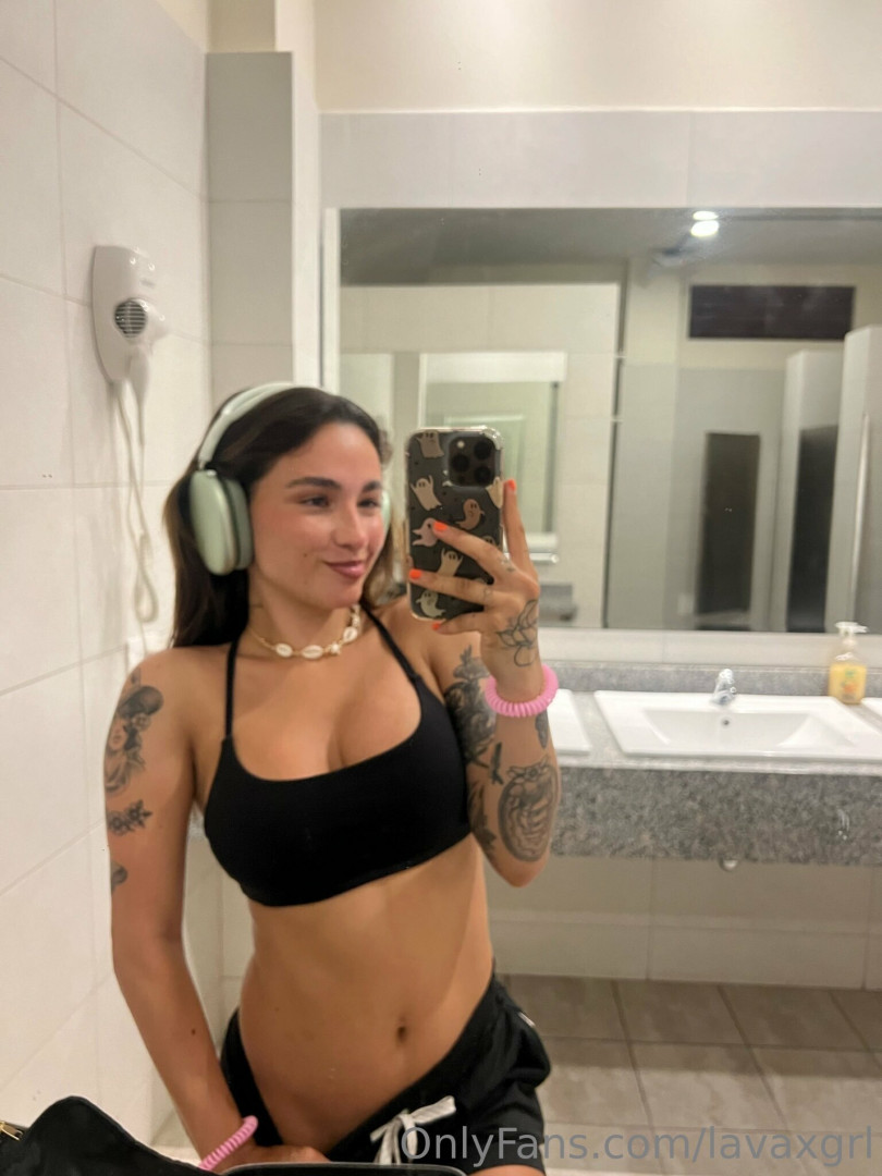 Photo by lavaxgrl published on October 24,2023 22:00:31 - BestThots