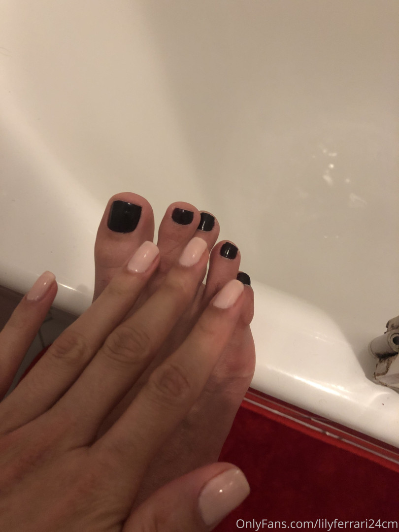 Photo by translilyferrari24cm published on October 11,2023 01:30:07 - BestThots