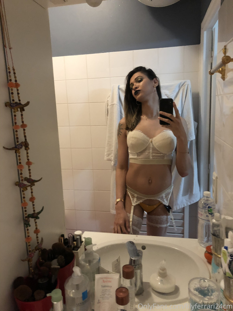 Photo by translilyferrari24cm published on October 11,2023 03:33:03 - BestThots