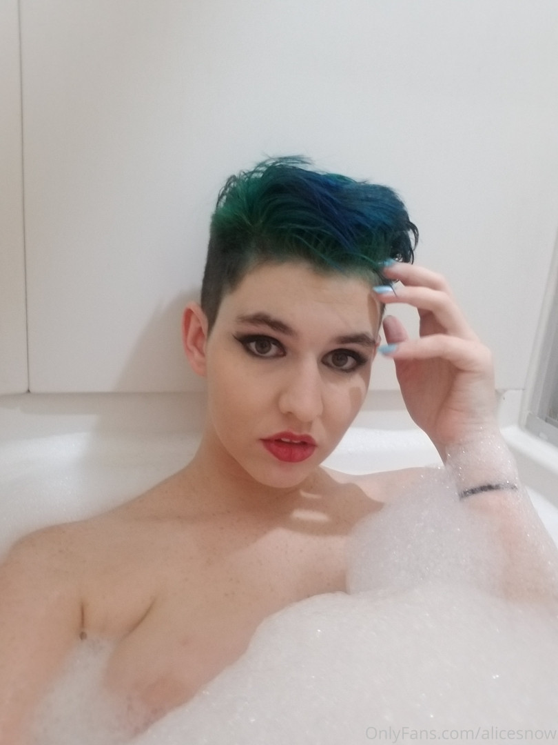 Photo by alicesnow published on October 16,2023 15:24:38 - BestThots