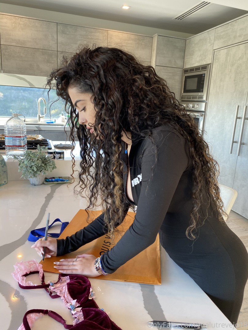 Photo by malutrevejo18 published on October 16,2023 09:37:18 - BestThots