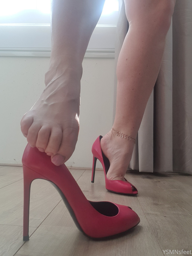 Photo by deliciousdutchfeet published on January 14,2024 23:41:50 - BestThots