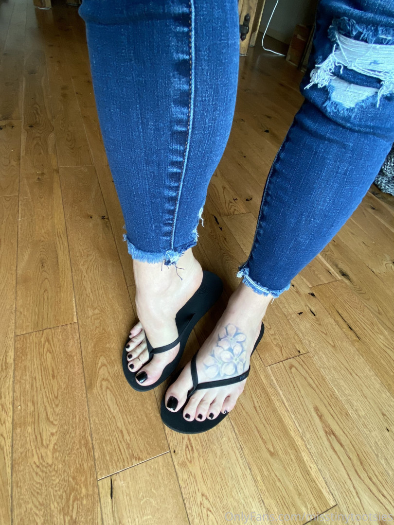 Photo by misstinytootsies published on June 7,2023 04:48:51 - BestThots