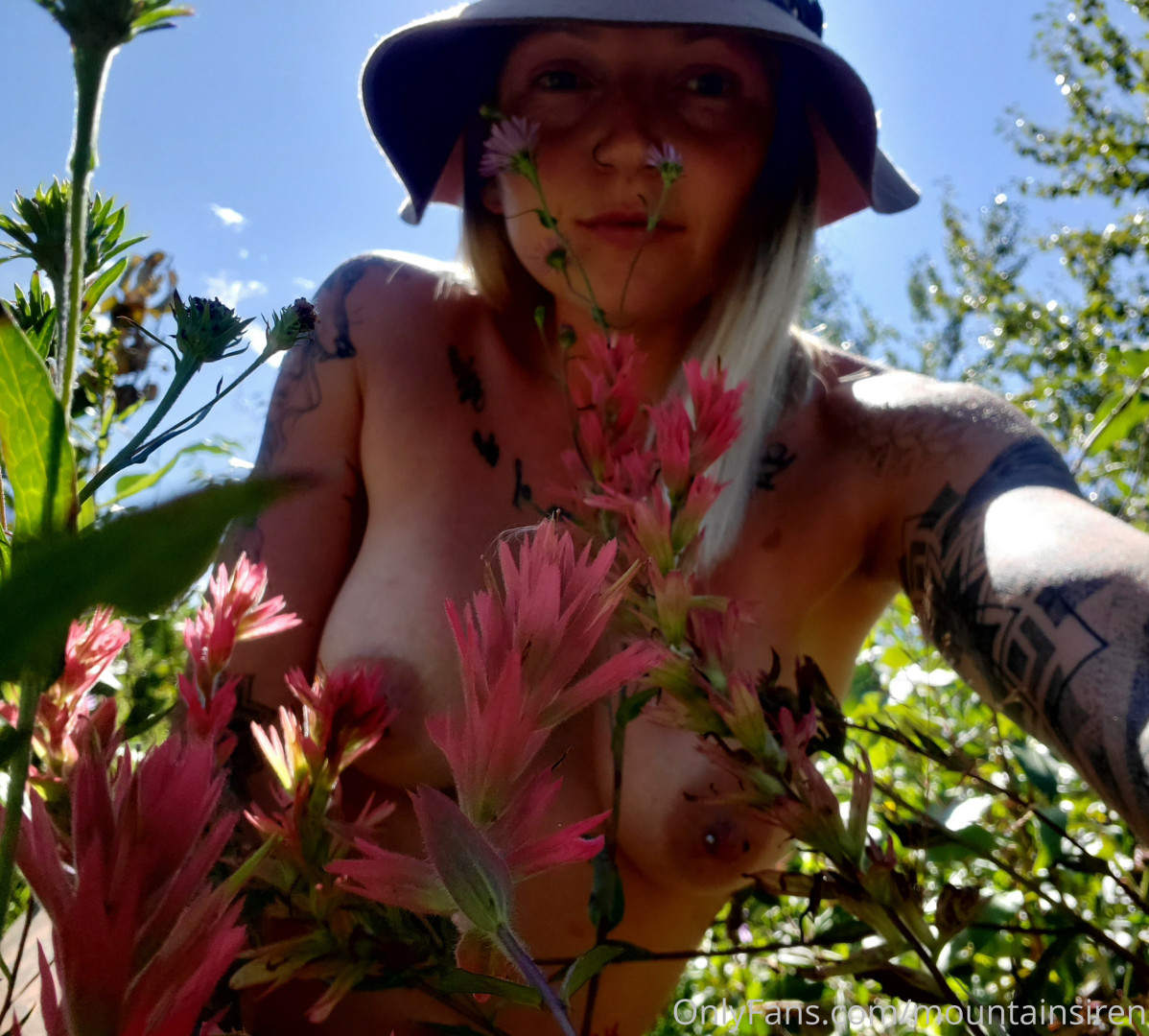 Photo by mountainsiren published on October 16,2023 07:00:05 - BestThots