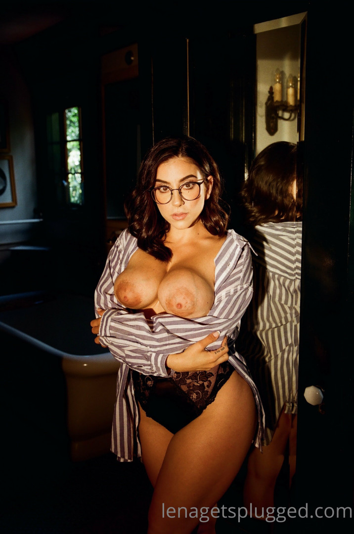 Photo by lenatheplug published on August 27,2023 13:56:21 - BestThots