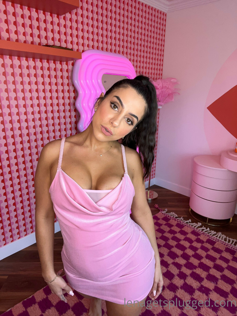 Photo by lenatheplug published on August 27,2023 14:11:16 - BestThots