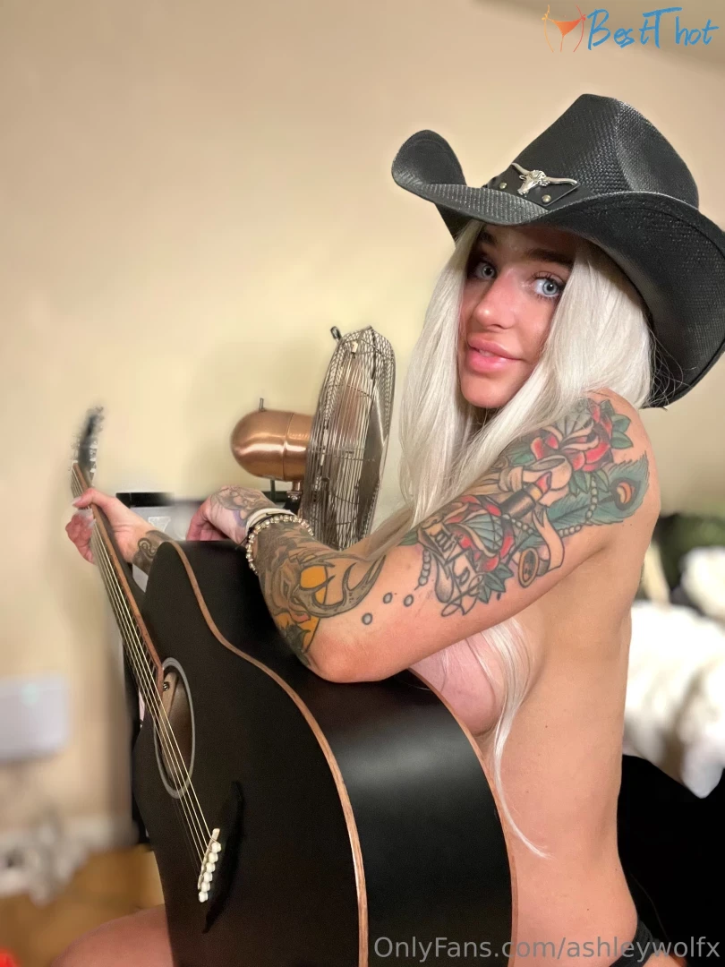 ashleywolfx #9805318