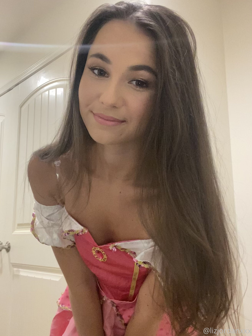 Photo by lizjordanxxx published on August 7,2023 07:03:11 - BestThots