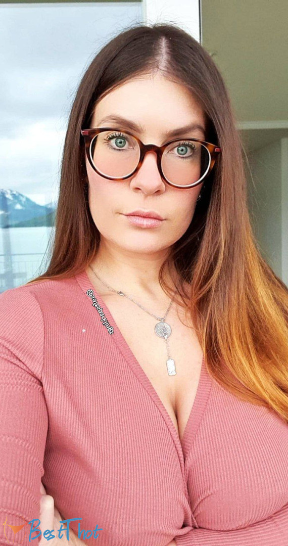 Photo by zartprickelnd published on December 10,2024 18:30:07 - BestThots