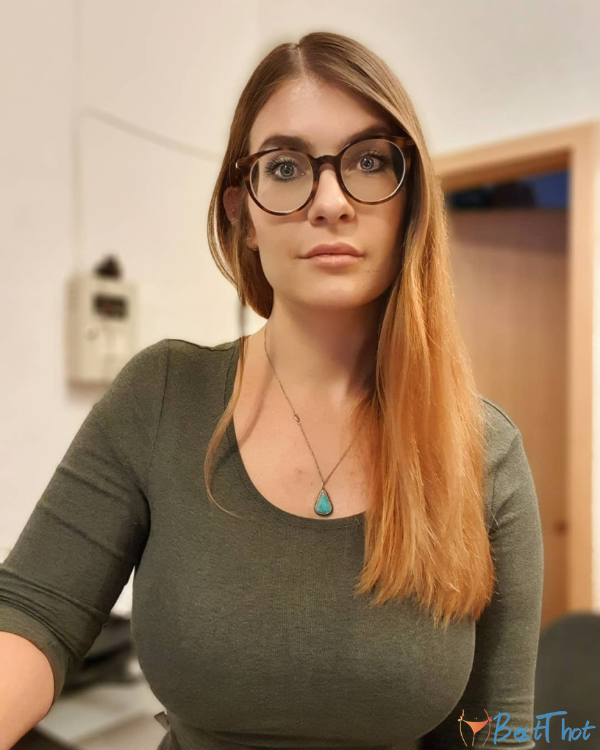 Photo by zartprickelnd published on December 11,2024 21:33:10 - BestThots