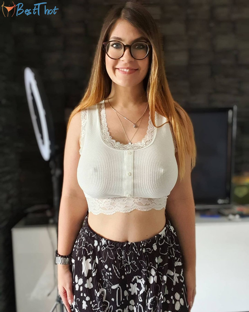 Photo by zartprickelnd published on December 11,2024 21:35:23 - BestThots