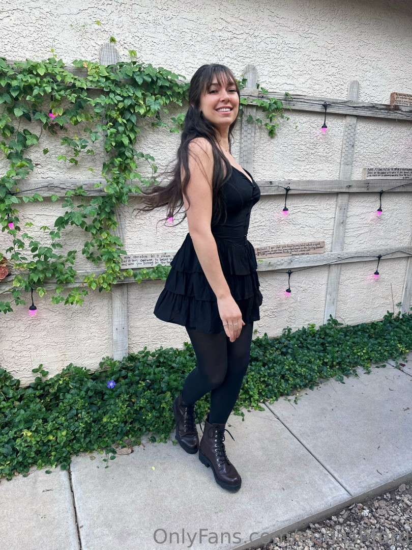 Photo by erinashford published on October 24,2023 20:27:17 - BestThots