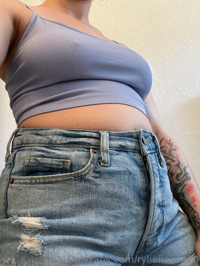 Photo by ryliehaze420 published on June 5,2023 18:29:35 - BestThots