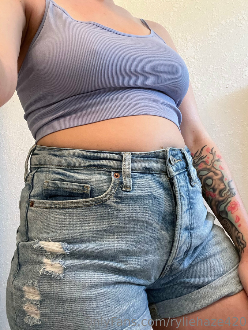 Photo by ryliehaze420 published on June 5,2023 18:30:34 - BestThots