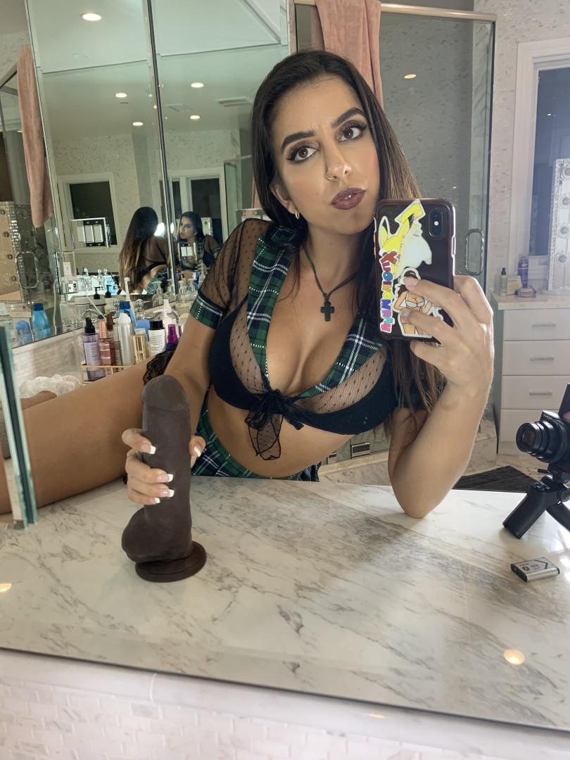 Photo by lenatheplugxxx published on July 8,2023 20:41:51 - BestThots