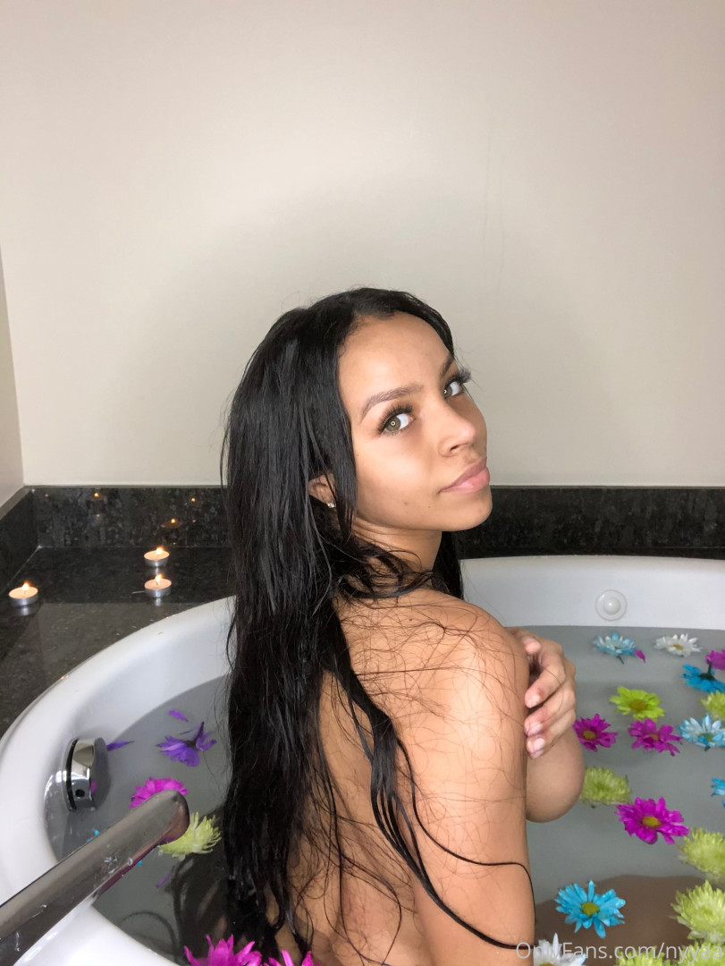 Photo by nyyaa published on October 16,2023 21:13:28 - BestThots