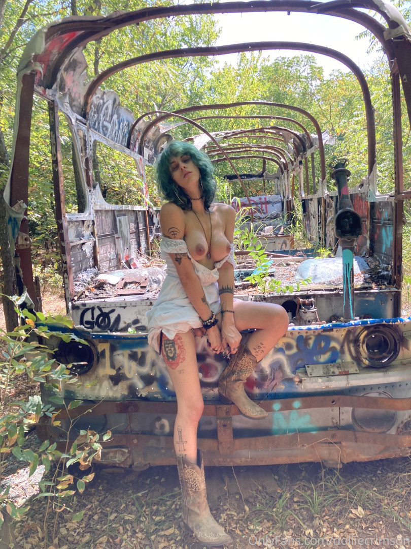 Photo by dolliecrimson published on October 16,2023 19:56:56 - BestThots