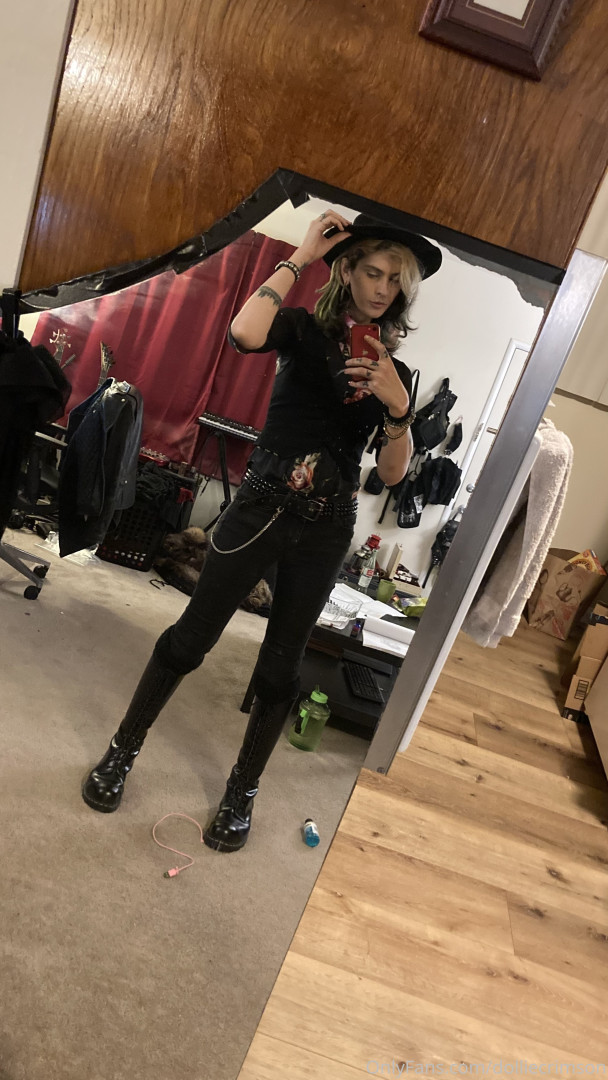 Photo by dolliecrimson published on October 16,2023 20:22:26 - BestThots