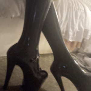 dolliecrimson #7359526
