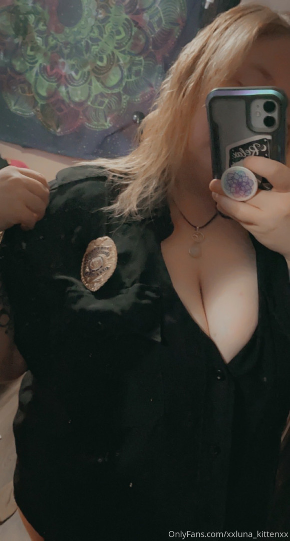 Photo by xxluna_kittenxx published on May 15,2023 20:16:02 - BestThots