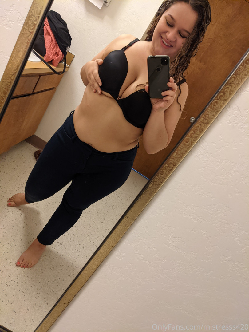 Photo by mistresss420 published on October 11,2023 21:05:38 - BestThots