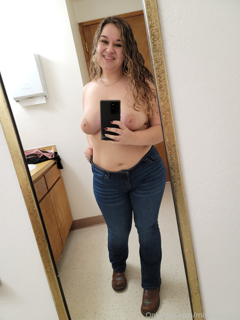 Photo by mistresss420 published on October 12,2023 03:46:39 - BestThots