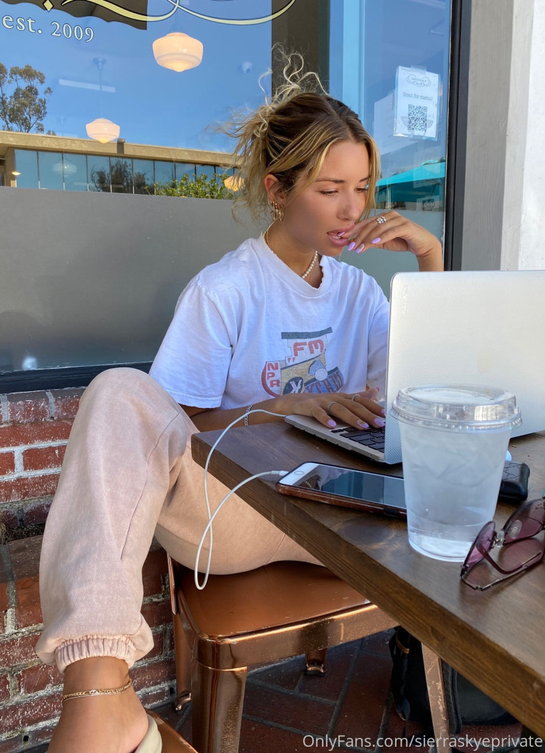 Photo by sierraskyeprivate published on August 5,2023 10:20:04 - BestThots