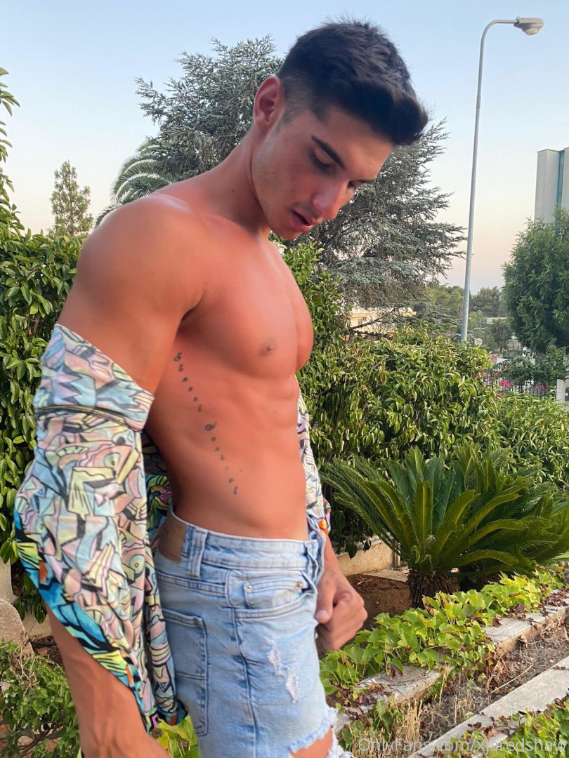 Photo by xjaredshaw published on May 15,2023 23:05:36 - BestThots