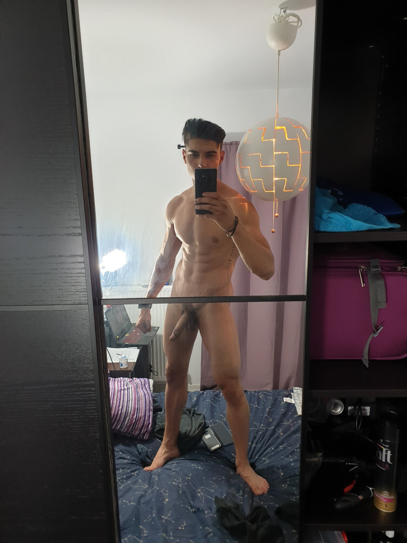 Photo by xjaredshaw published on May 15,2023 23:07:09 - BestThots