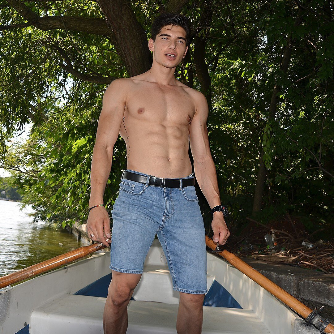 Photo by xjaredshaw published on May 15,2023 23:07:41 - BestThots