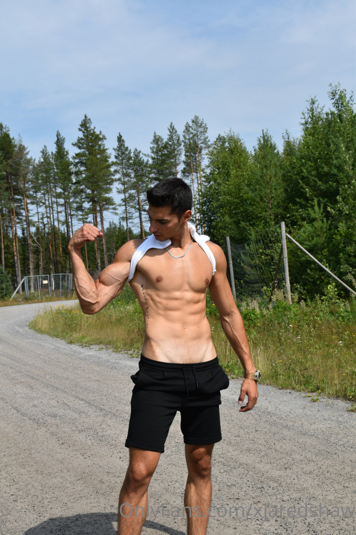 Photo by xjaredshaw published on May 15,2023 23:11:01 - BestThots