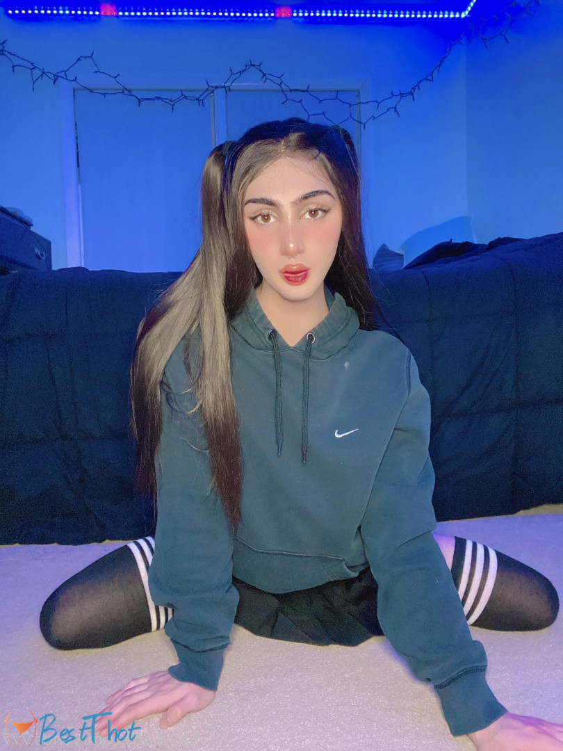 Photo by v7nus published on December 15,2024 05:06:24 - BestThots
