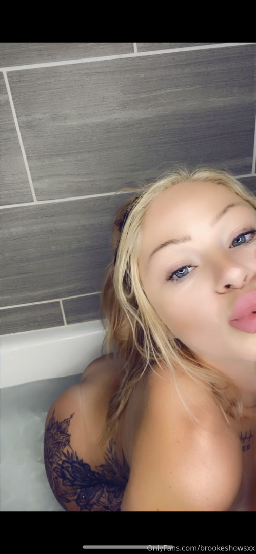 Photo by brookeshowsxx published on October 16,2023 22:06:24 - BestThots