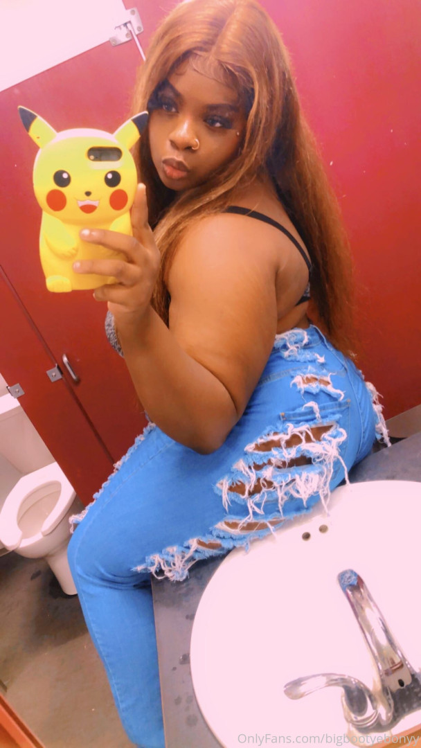 Photo by bigbootyebonyy published on December 10,2023 13:59:26 - BestThots