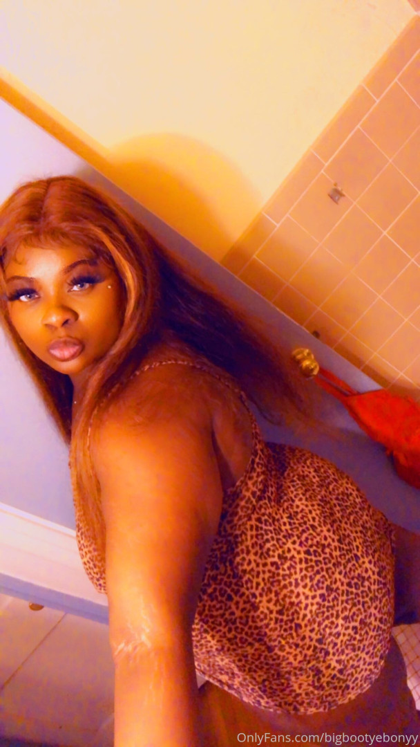 Photo by bigbootyebonyy published on December 10,2023 14:01:01 - BestThots