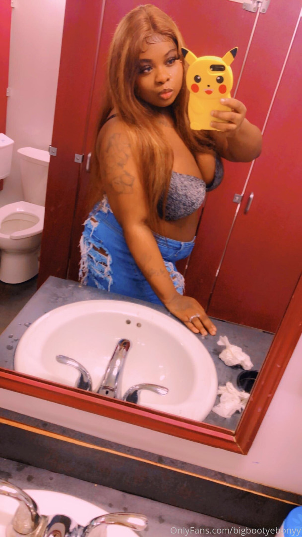 Photo by bigbootyebonyy published on December 10,2023 14:02:45 - BestThots
